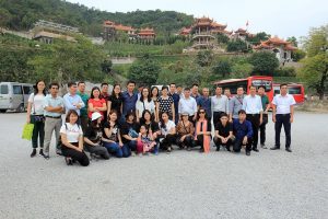 Công đoàn công ty tổ chức hoạt động CBCNV đi tham quan lễ chùa đầu năm .